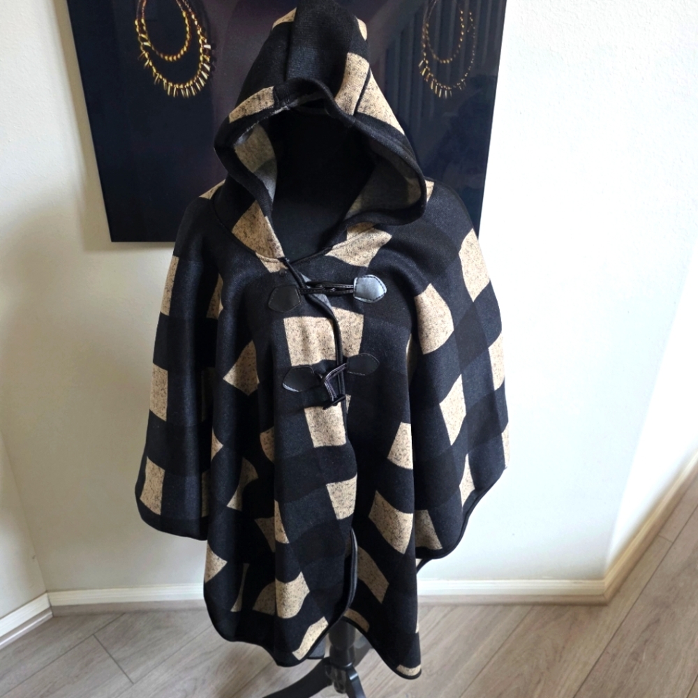 Moda Gray and Cream Hooded Cape. Size OSFM